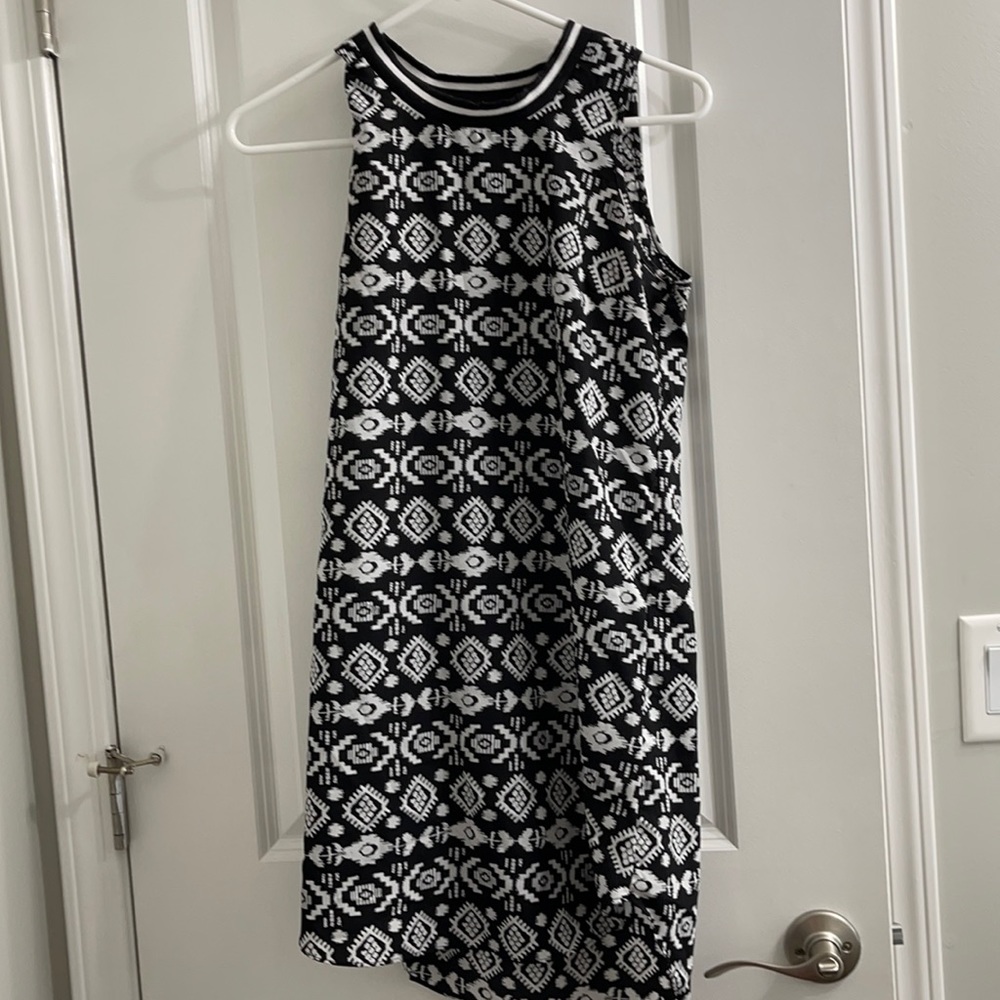 Short black and white dress